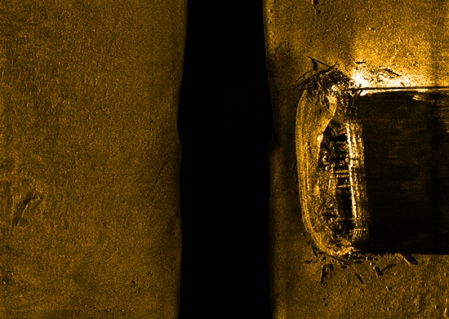 Side sonar of one of Franklin's lost ships.  I hate to admit, but the fact that's it's "side sonar" confused the hell of out of me for ages, as I couldn't convince myself that this was a side view of the ship.... Because it isn't.